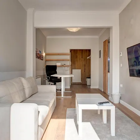 Modern Style Near The Train Station Apartment *